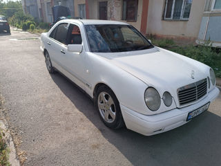 Mercedes E-Class foto 4