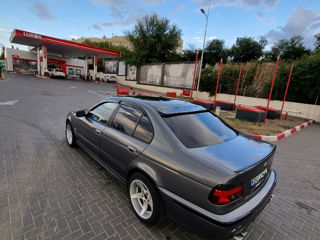 BMW 5 Series фото 3