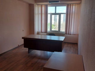 Oficiu de 23,60 m2 pentru 1-3 persoane pe str. Tighina 65 foto 2