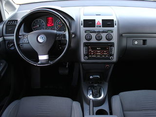 Volkswagen Touran foto 9