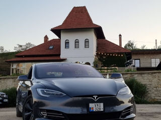 Tesla Model S foto 1