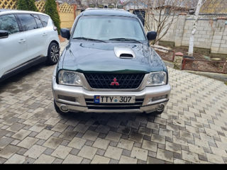 Mitsubishi L200 foto 4