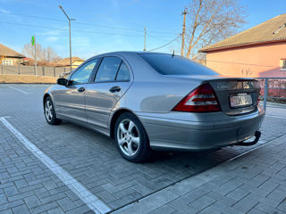 Mercedes C-Class foto 6