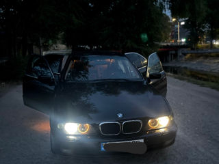 BMW 5 Series foto 4