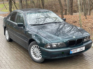 BMW 5 Series foto 2