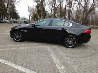 Jaguar XE foto 3