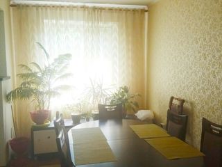 Продаётся 3х комнатная квартира на Куза Водэ 20/1 с большой столовой и кухней. foto 3