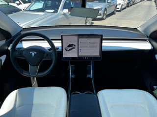 Tesla Model Y foto 5