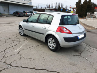 Renault Megane foto 2