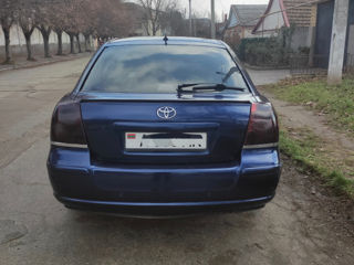 Toyota Avensis foto 4