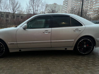 Mercedes E-Class foto 4