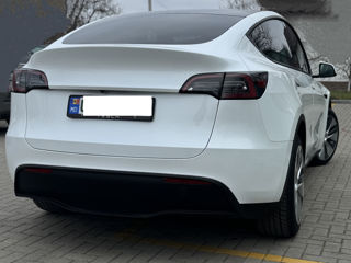 Tesla Model Y foto 5