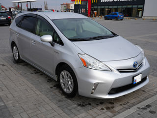 Toyota Prius v