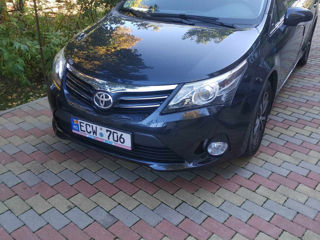 Toyota Avensis фото 1