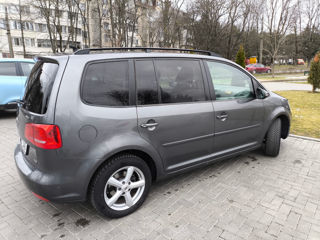 Volkswagen Touran foto 3