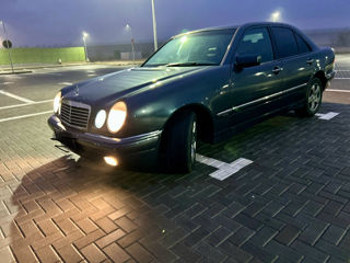 Mercedes E-Class foto 2