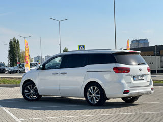 KIA Carnival foto 2