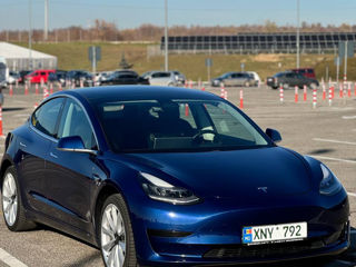 Tesla Model 3 foto 1