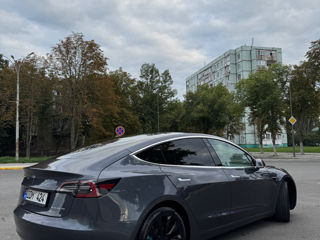 Tesla Model 3 foto 3