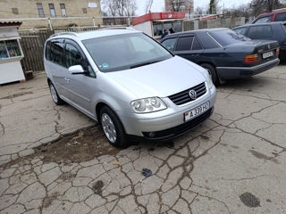 Volkswagen Touran foto 3