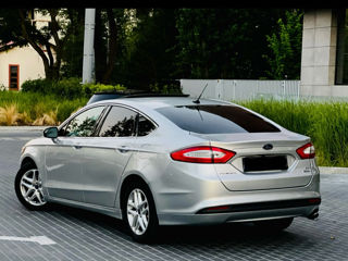 Ford Fusion foto 2