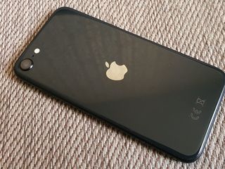 Продам Apple SE (2020) черный foto 1