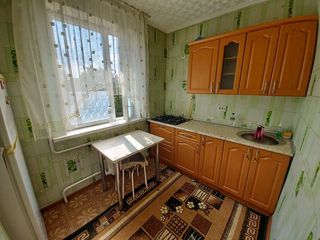 Vindem urgent apartament cu o odaie situat pe str.Vadul lui Voda, inersectie cu Sadoveanu . foto 2