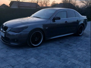 BMW 5 Series foto 4