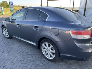 Toyota Avensis foto 2