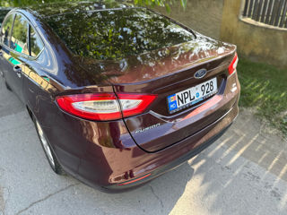 Ford Fusion foto 2