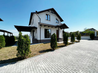 Cottage în 2 niveluri! Cheltuitor, str. Doina, 240m2 + 4 ari! Euroreparație! foto 2