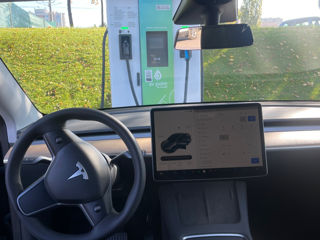 Tesla Model Y foto 4