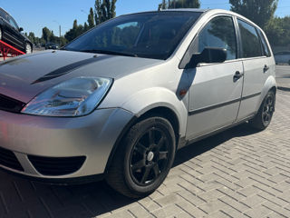 Ford Fiesta foto 1