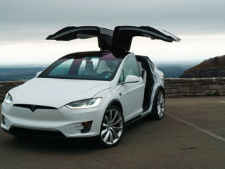 Tesla Model X foto 2