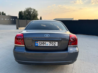 Toyota Avensis foto 8