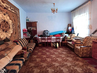 Vind casa(148m2), si bucatarie de vara(43m2), pe 38 sote de pamint, in centru s.Petruseni. foto 7