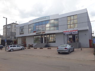 Spatiu comercial in chirie 400 mp in or Hincesti centru. foto 1