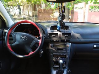 Toyota Avensis foto 4