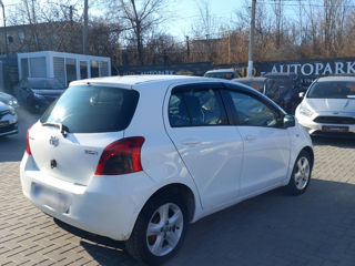 Toyota Yaris foto 3