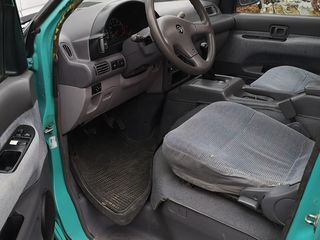 Nissan Serena foto 2