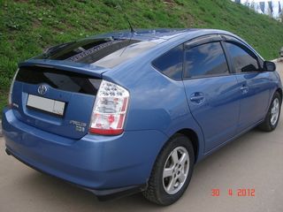 Chirie auto Rent a car chirie auto Toyota prius Auris Yaris  Авто на прокат foto 3