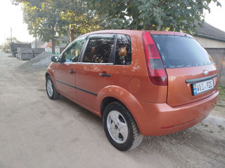 Ford Fiesta foto 2