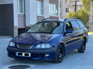 Toyota Avensis foto 1