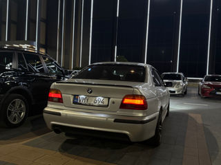 BMW 5 Series foto 3