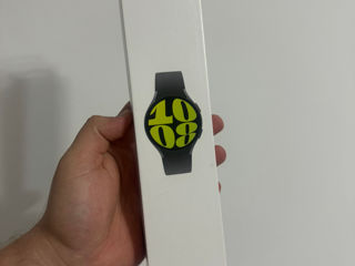 Vind Samsung Galaxy Watch Series 6 44mm Graphit , Sigilat