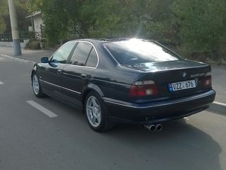 BMW 5 Series foto 2