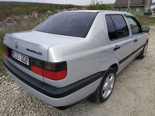 Volkswagen Vento foto 1