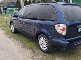 Chrysler Voyager foto 2