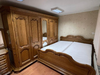 Set complet dormitor cu dulap din lemn masiv foto 5