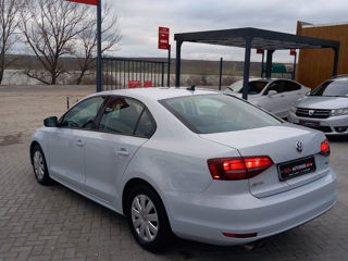 Volkswagen Jetta foto 4